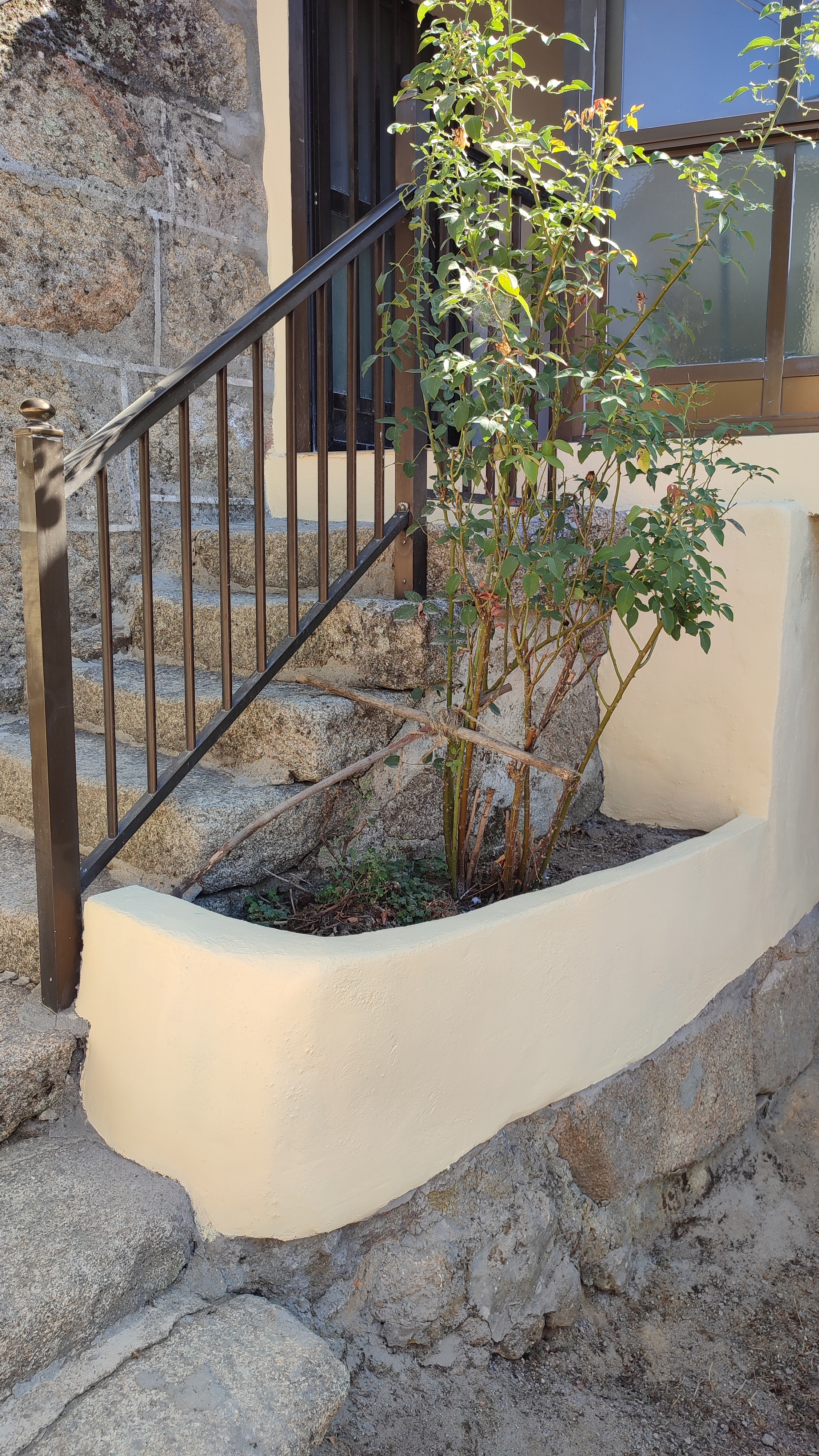 Después de la restauración de la jardinera